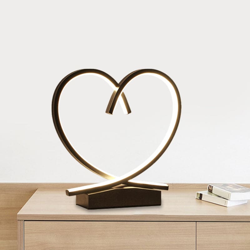 Table de nuit en bois massif design cœur romantique