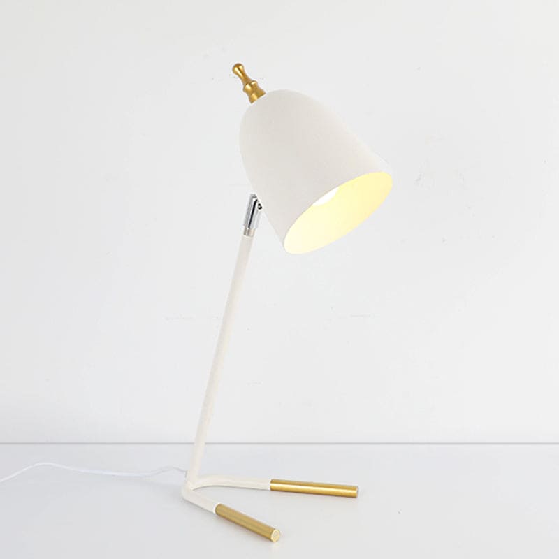 Lampe de table en métal à abat-jour dôme